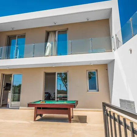 Gelos Willa Protaras